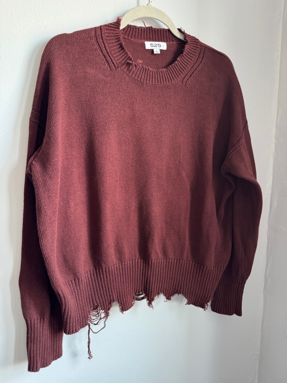 525 America Distressed Crewneck Sweater in Wine